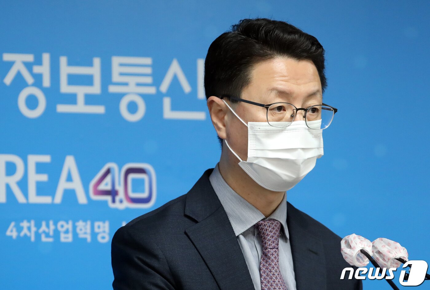 본문 이미지 - 홍진배 과학기술정보통신부 통신정책관이 30일 세종시 어진동 과기부 청사에서 '2020년도 통신서비스 커버리지 점검 및 품질평가 결과'를 발표하고 있다. 2020.12.30/뉴스1 ⓒ News1 장수영 기자