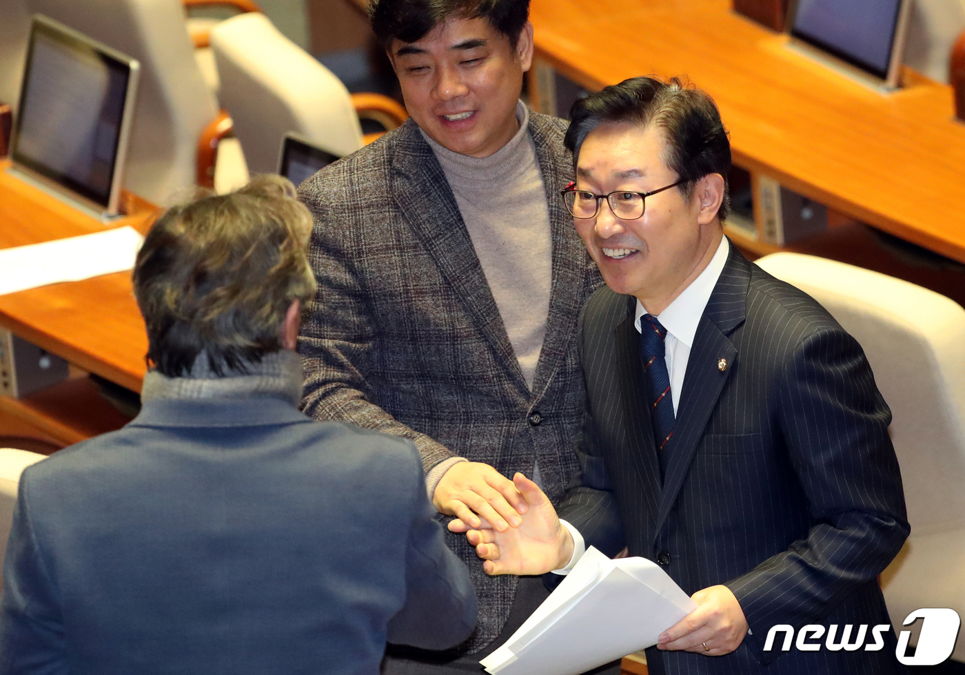 (서울=뉴스1) = 문재인 대통령이 30일 추미애 법무부 장관의 '검찰개혁' 바통을 이어받을 신임 법무부 장관에 박범계 더불어민주당 의원을 내정했다. 사진은 박 의원이 지난해 12 …