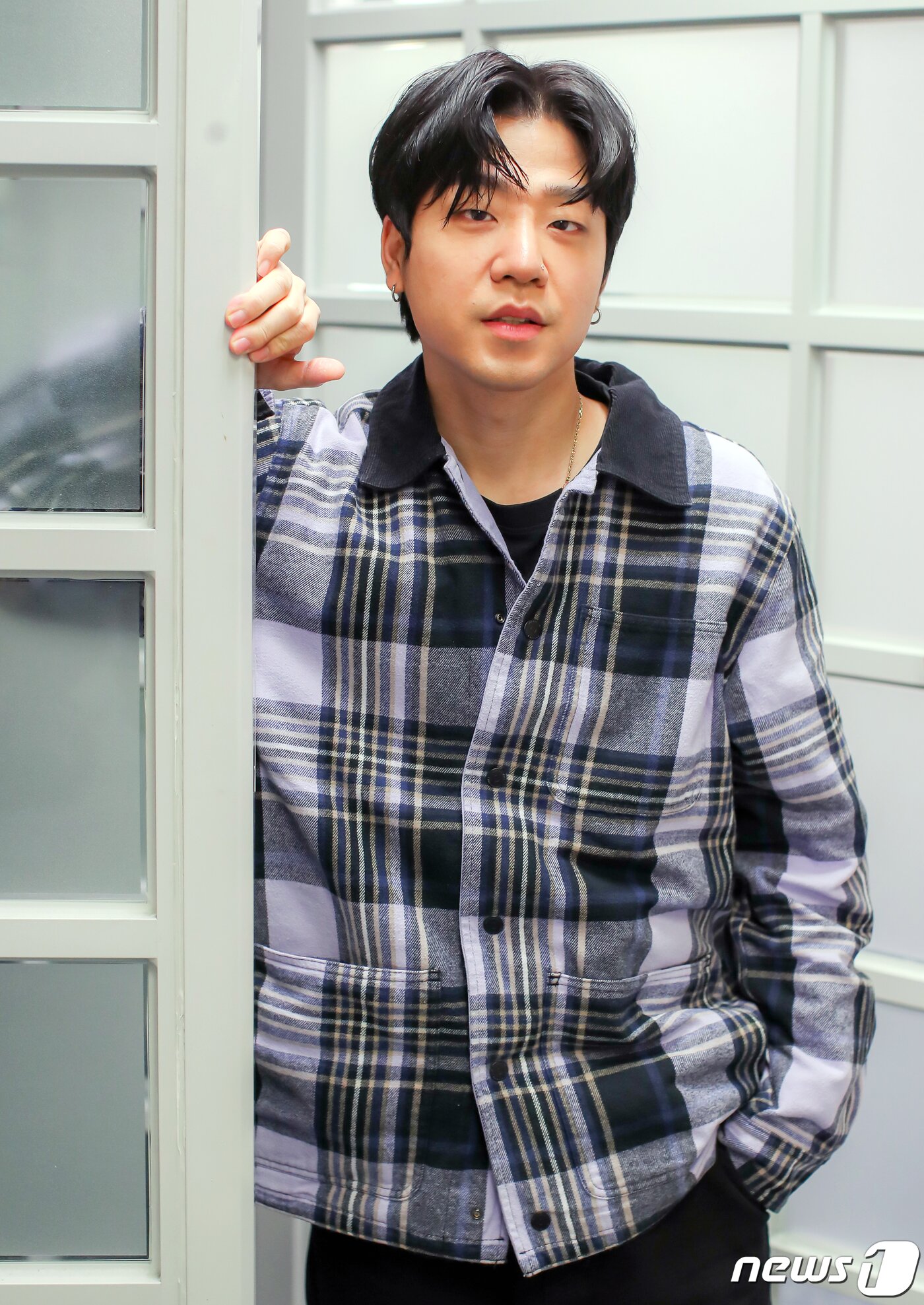 본문 이미지 - 엠넷 ‘쇼미더머니9’ 우승 래퍼 릴보이가 서울 종로구 뉴스1 사옥에서 진행된 인터뷰에 앞서 포즈를 취하고 있다.  ⓒ News1 김진환 기자