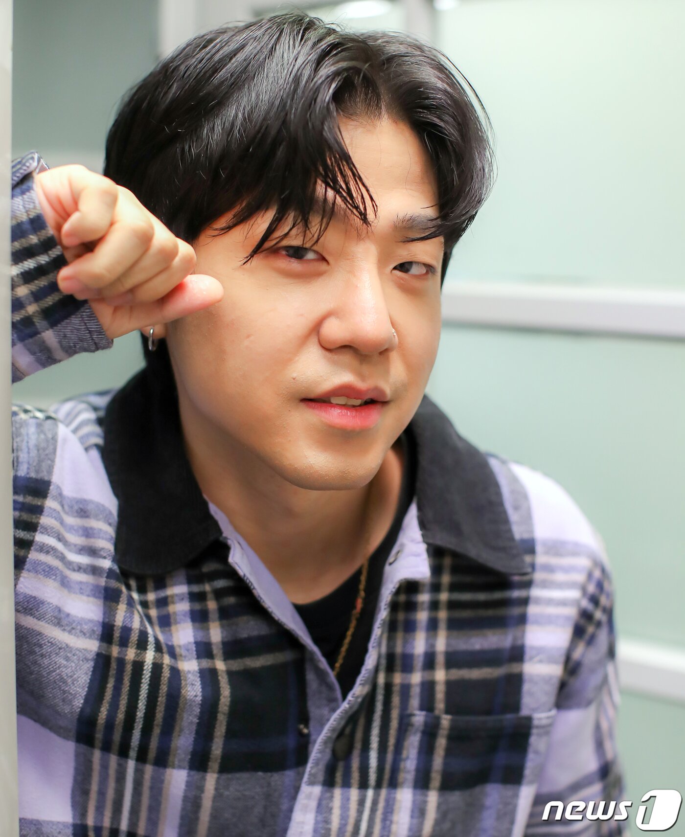 본문 이미지 - 엠넷 ‘쇼미더머니9’ 우승 래퍼 릴보이가 서울 종로구 뉴스1 사옥에서 진행된 인터뷰에 앞서 포즈를 취하고 있다.  ⓒ News1 김진환 기자