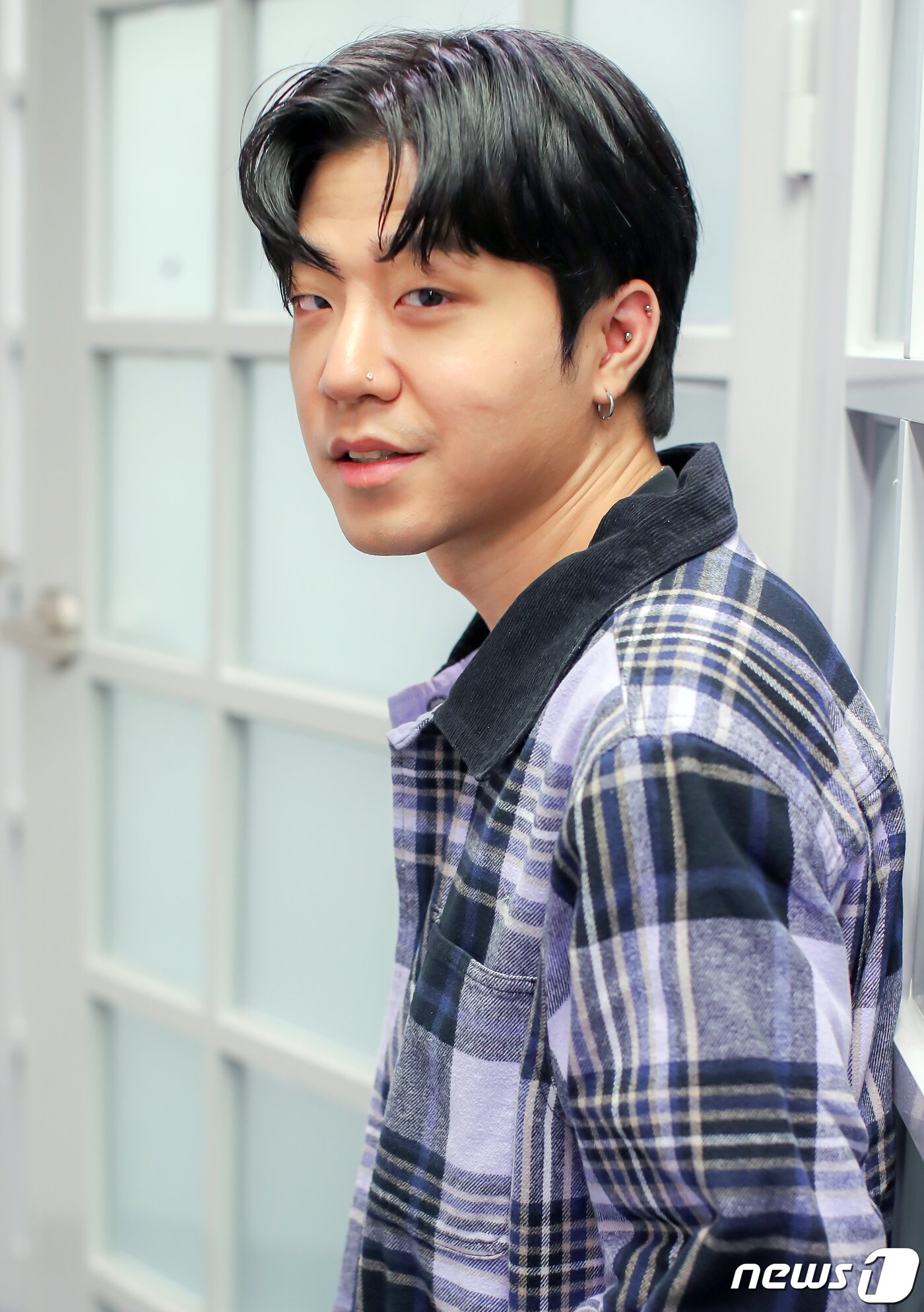 본문 이미지 - 엠넷 ‘쇼미더머니9’ 우승 래퍼 릴보이가 서울 종로구 뉴스1 사옥에서 진행된 인터뷰에 앞서 포즈를 취하고 있다.  ⓒ News1 김진환 기자