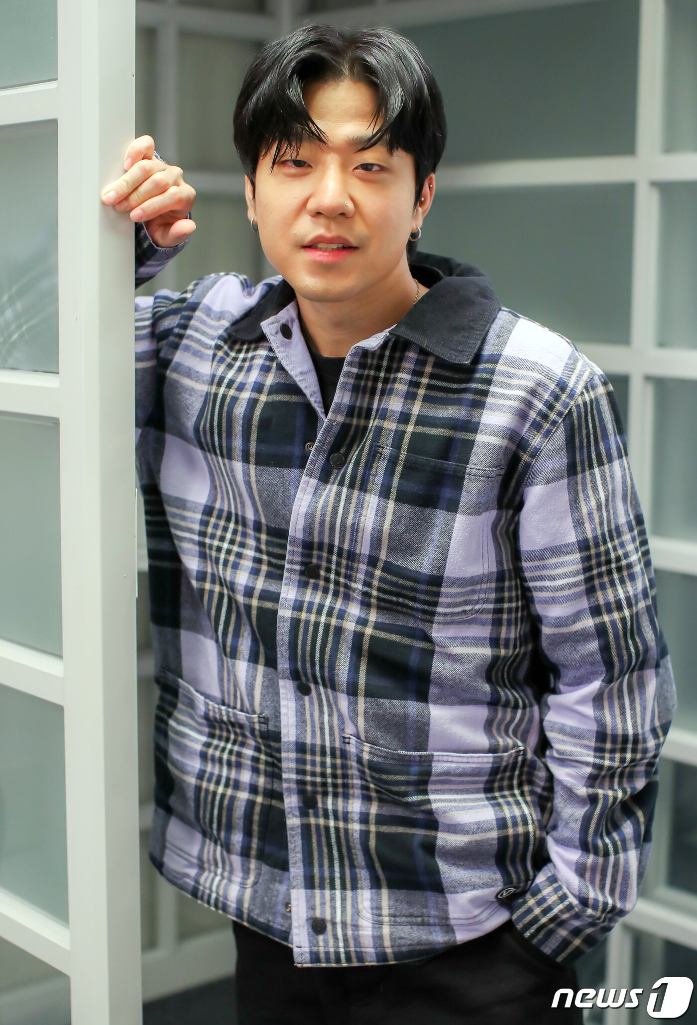 본문 이미지 - 엠넷 ‘쇼미더머니9’ 우승 래퍼 릴보이가 서울 종로구 뉴스1 사옥에서 진행된 인터뷰에 앞서 포즈를 취하고 있다.  ⓒ News1 김진환 기자