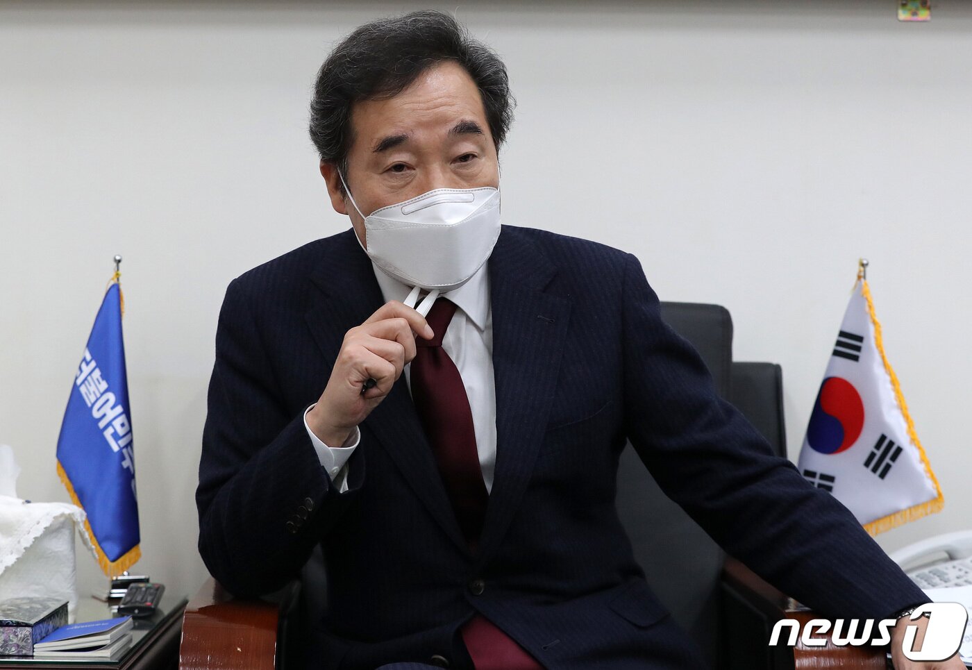 본문 이미지 - 이낙연 더불어민주당 대표가 지난 30일 서울 여의도 국회에서 2021년 신축년을 맞이하며 뉴스1과 신년 인터뷰를 하고 있다. 2021.1.1/뉴스1 ⓒ News1 박세연 기자