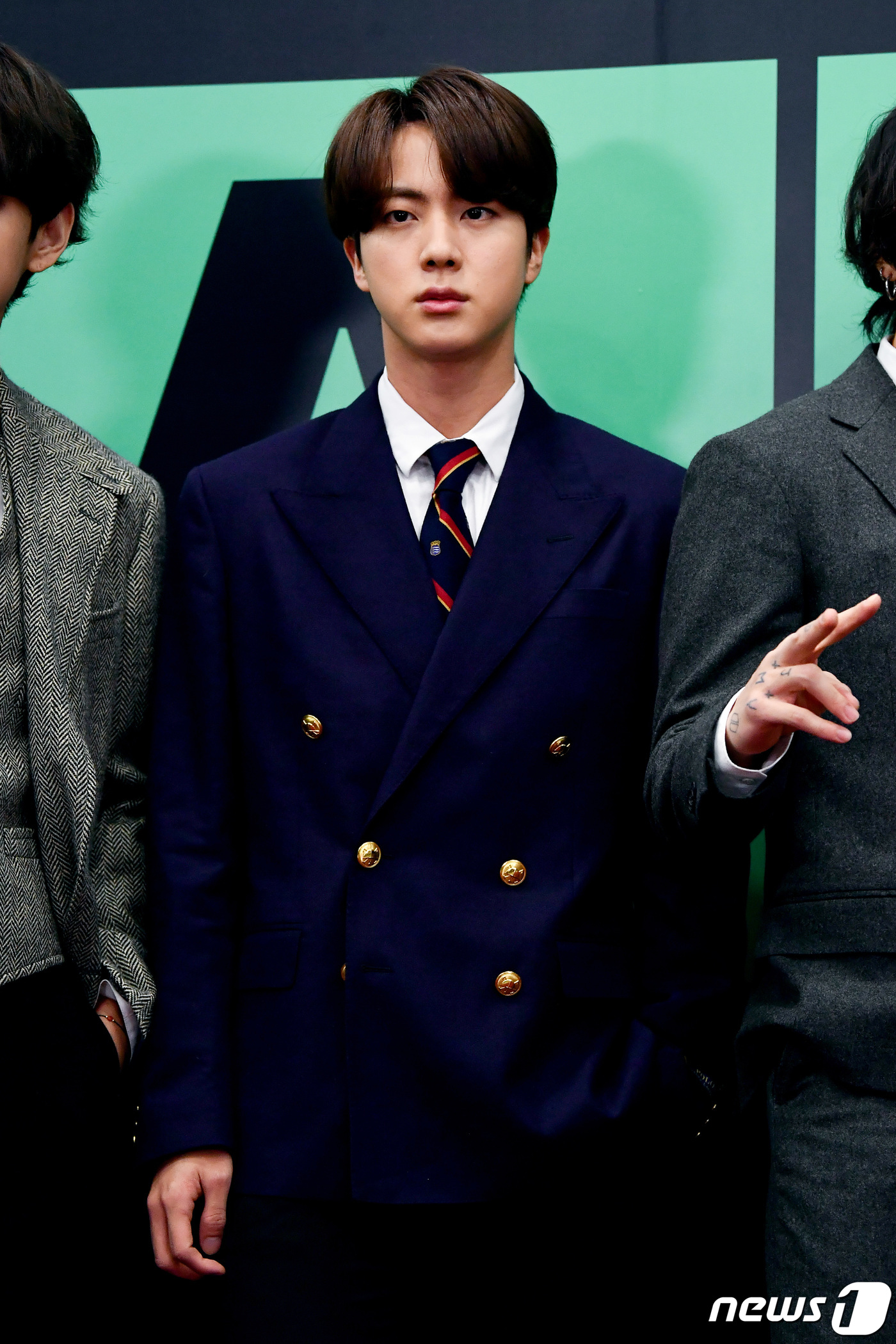 (서울=뉴스1) 권현진 기자 = 그룹 방탄소년단(BTS) 진이 5일 오후 7시 개최되는 'MMA 2020'(멜론뮤직어워드 2020)에 참석해 포즈를 취하고 있다. (카카오 제공) …