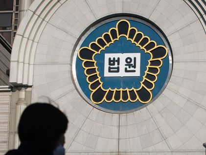 "성범죄 고소 알리지 말라"했지만 가족에 통지한 경찰…"국가가 배상"