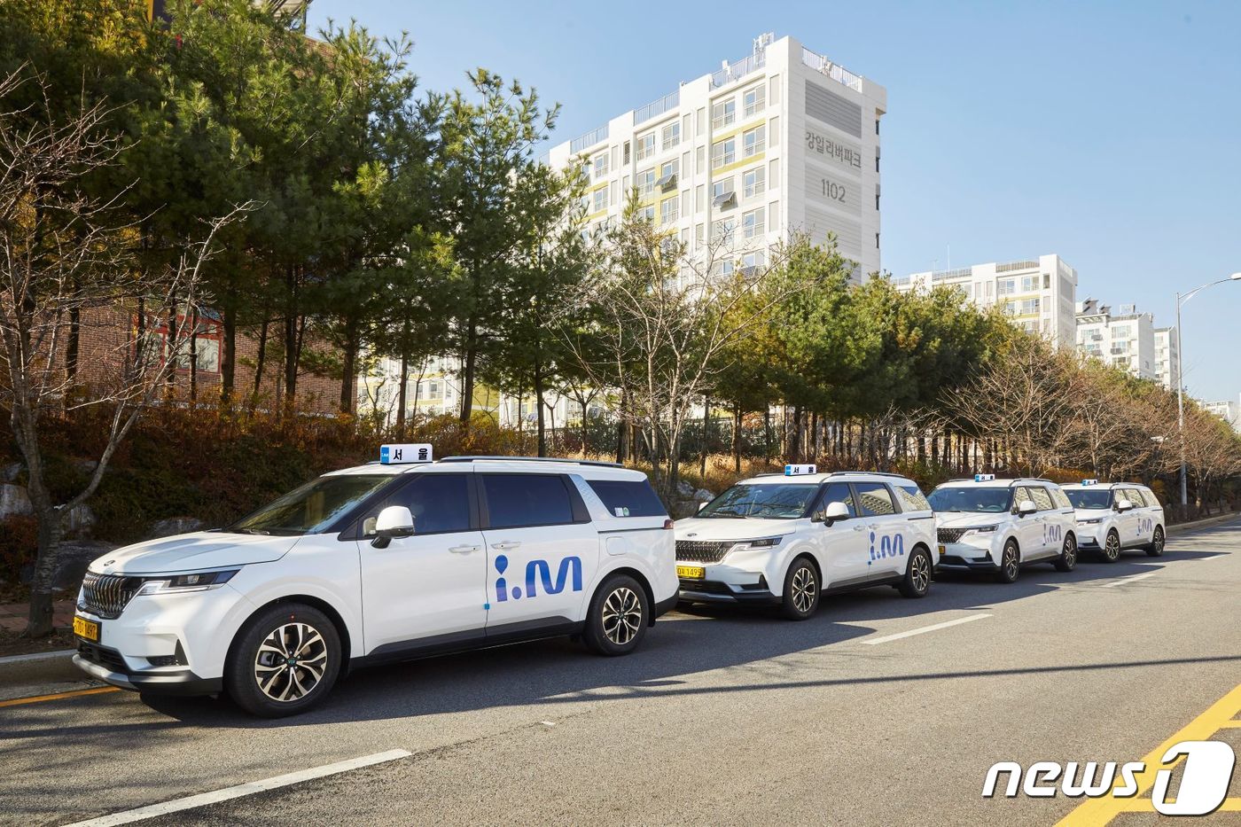 (서울=뉴스1) 전민기 기자 = 첨단 IT기술을 바탕으로 택시산업과 융합을 도모한 모빌리티 기업 ‘진모빌리티’가 프리미엄 승합 택시 모빌리티 플랫폼 ‘i.M(아이엠)’을 출범한다고 …