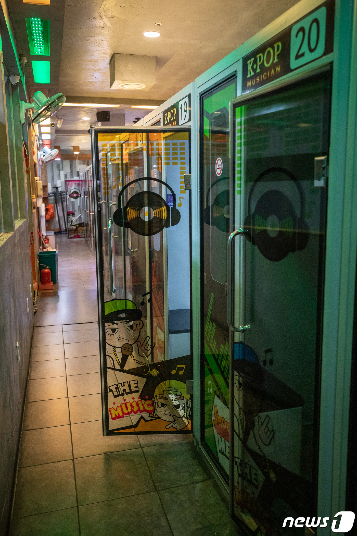 거리두기 2.5단계 격상 앞둔 코인노래방 - 뉴스1