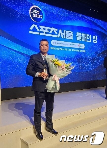 본문 이미지 - 세광고등학교 야구부 김용선 감독이 '2020 프로야구 올해의 상'에서 아마추어 부문 감독상을 받았다.ⓒ 뉴스1