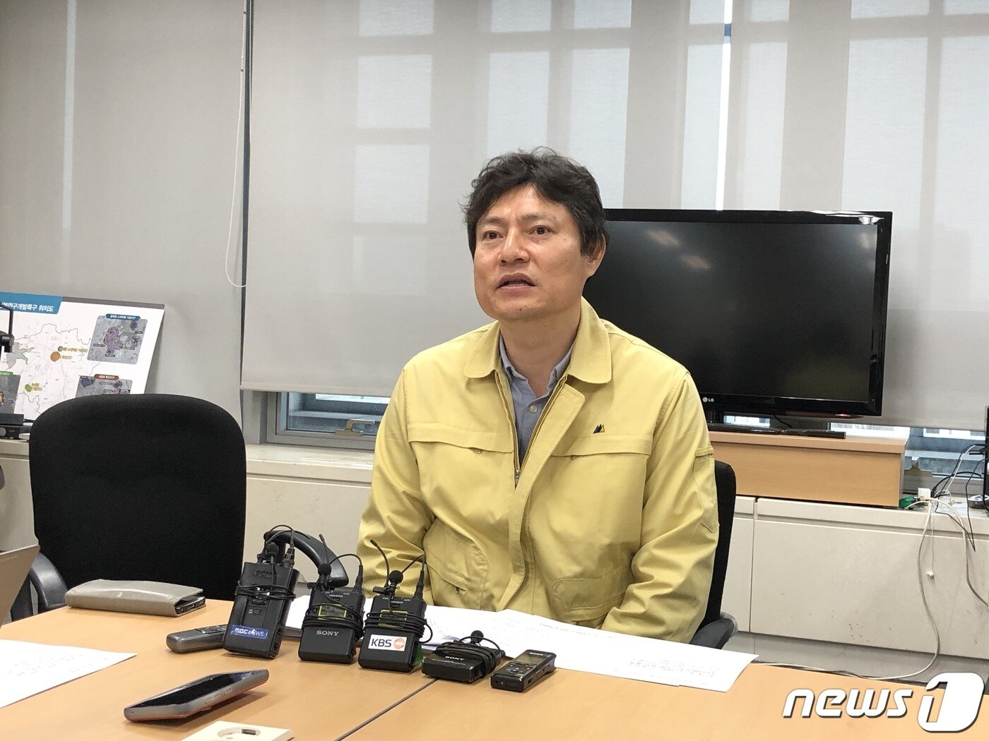 본문 이미지 - 1일 강영석 전북도 보건의료과장이 8번째 확진환자에 대해 설명하고 있다.2020.2.1ⓒ 뉴스1