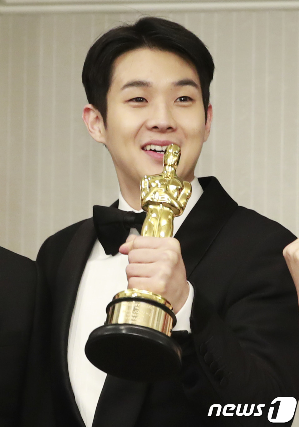 (LA(미국)=뉴스1) 권현진 기자 = 배우 최우식이 9일(현지시간) 오후 미국 로스앤젤레스 더 런던 웨스트 할리우드에서 열린 제92회 아카데미 시상식 영화 ‘기생충’(감독 봉준호 …