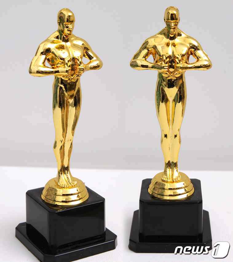 본문 이미지 - 아카데미 오스카 트로피 모형ⓒ 뉴스1