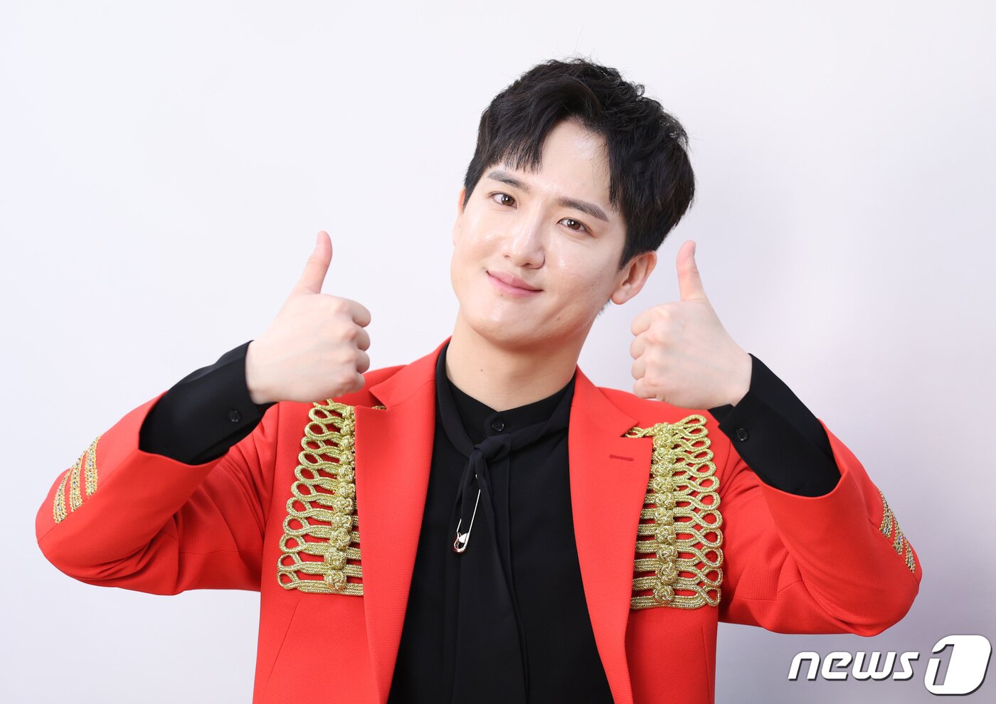 본문 이미지 - 미스터트롯에 참가한 하동근이 13일 뉴스1과 가진 인터뷰에서 포즈를 취하고 있다. 2020.2.13/뉴스1 ⓒ News1 박지혜 기자