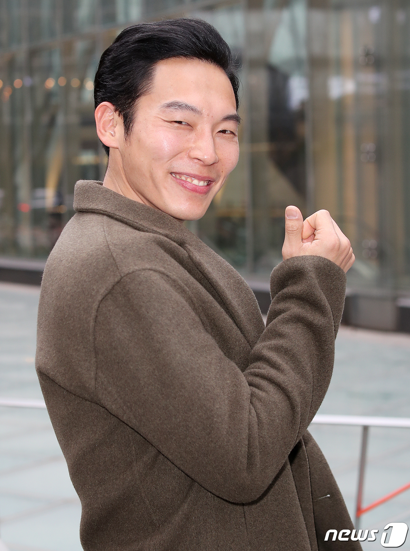 (서울=뉴스1) 김진환 기자 = 배우 양경원이 13일 오후 서울 영등포구 여의도의 한 식당에서 열린 tvN 주말 드라마 ‘사랑의 불시착’  딥풀이 인터뷰에 앞서 포즈를 취하고 있다 …