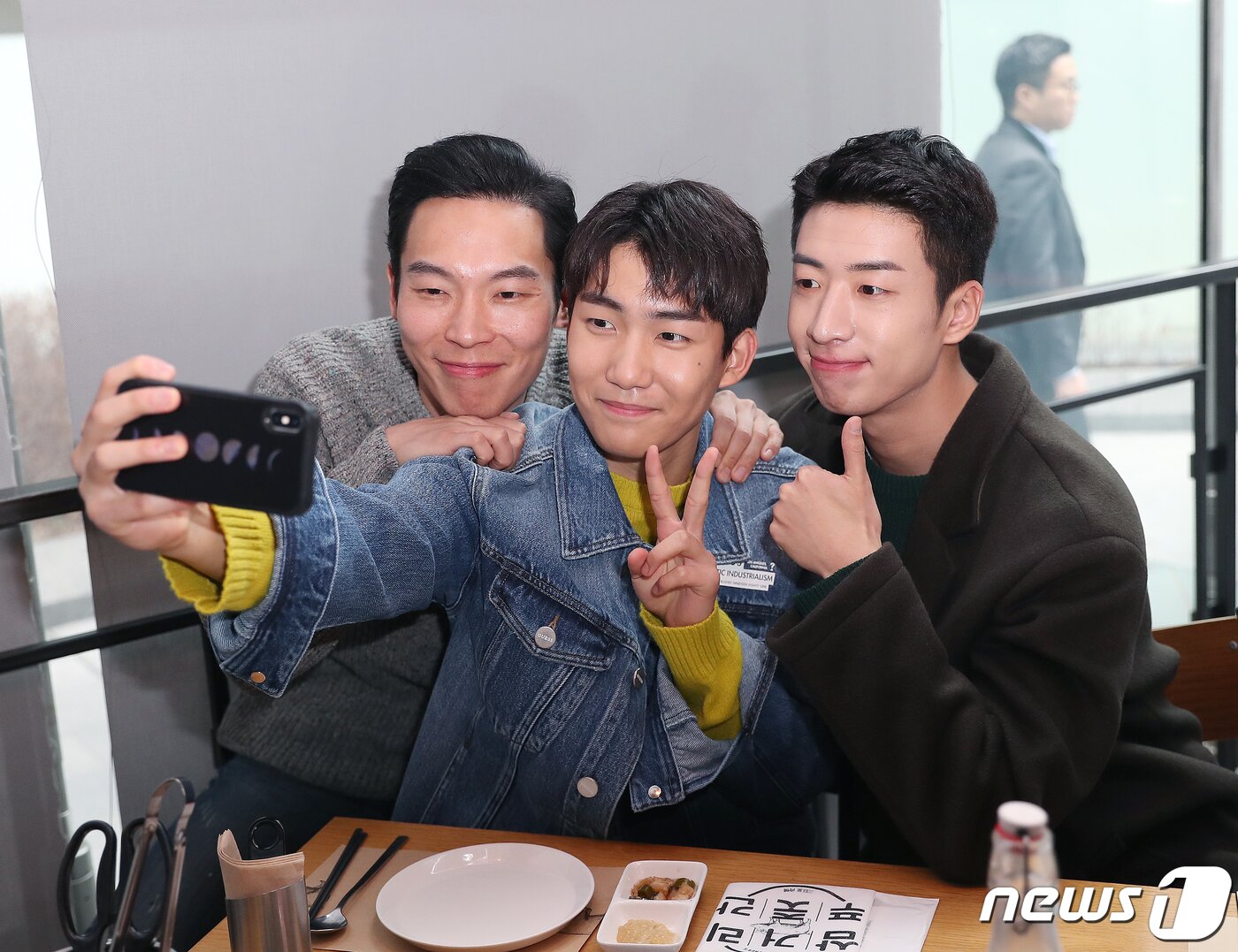 본문 이미지 - tvN 주말드라마 ‘사랑의 불시착’ 배우 양경원(왼쪽부터)-탕준상-유수빈 ⓒ News1 김진환 기자