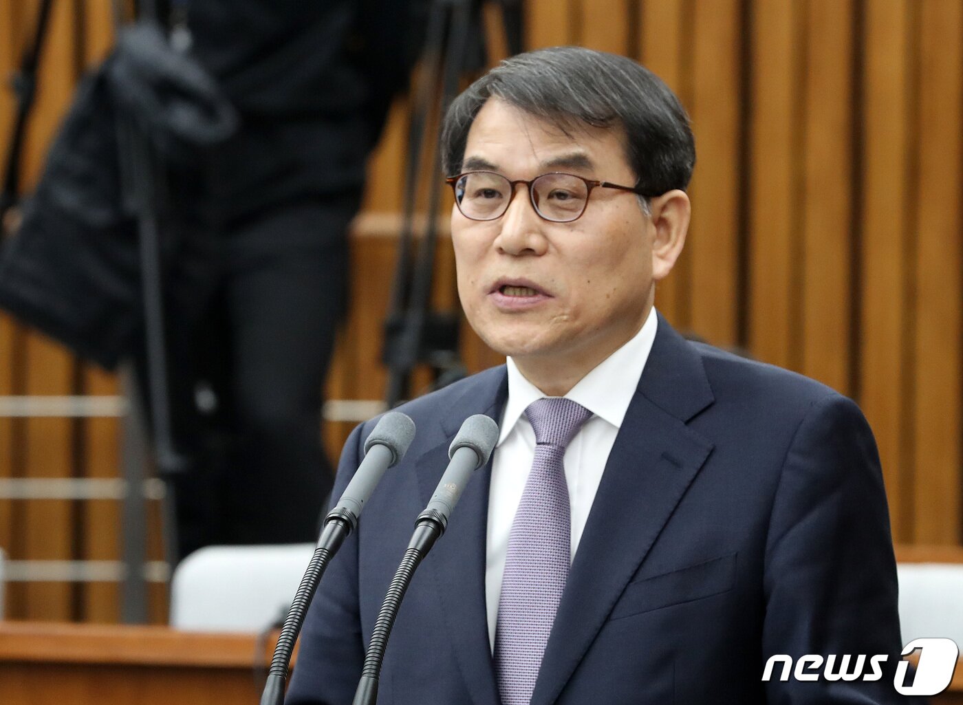 본문 이미지 - 노태악 대법관 후보자가 19일 오전 서울 여의도 국회에서 열린 인사청문회에서 인사말을 하고 있다. 노 후보자 인사청문회는 부동산 &#39;다운계약서&#39; 작성과 공수처와 사법농단에 관한 입장이 쟁점이 되고 있다. 2020.2.19/뉴스1 ⓒ News1 박세연 기자
