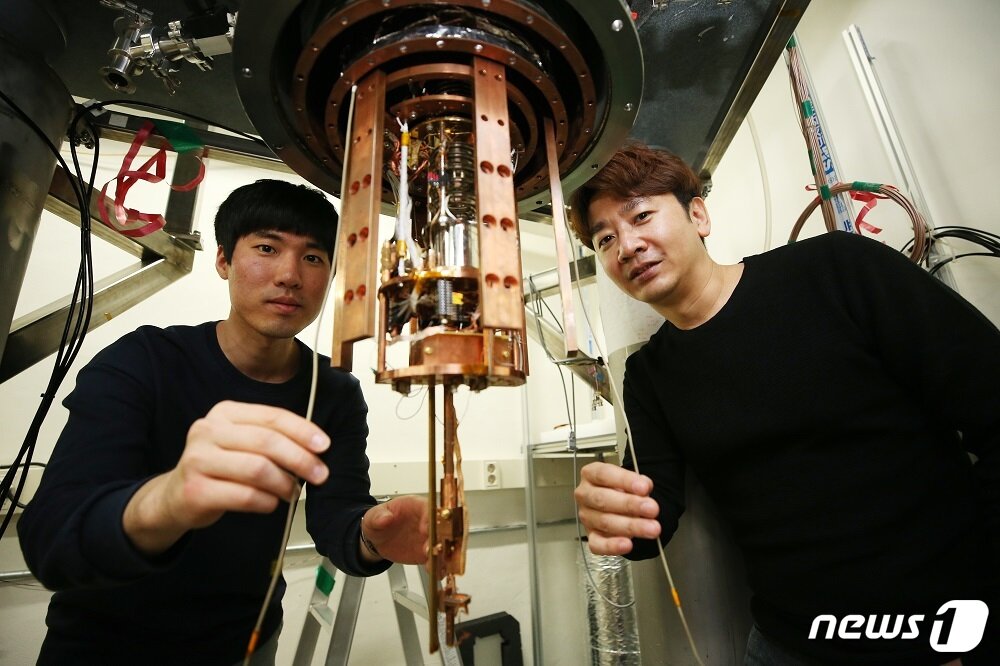 본문 이미지 - 조성재 교수(오른쪽)와 김성호 연구원. (KAIST 제공)ⓒ 뉴스1