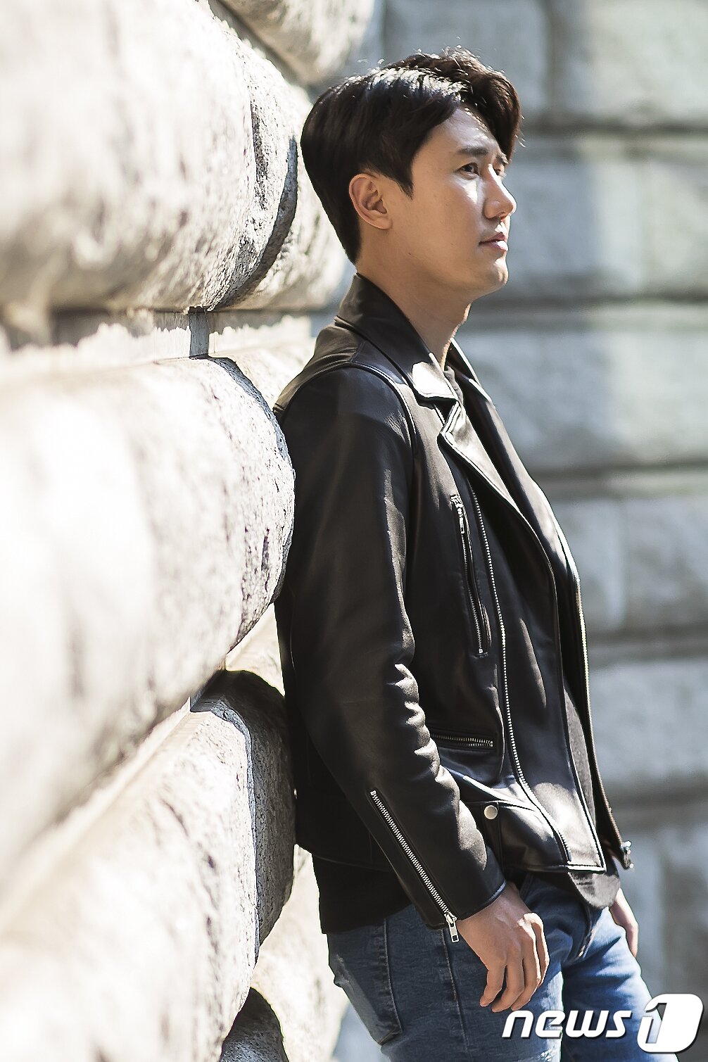 본문 이미지 - 트로트가수 신성이 20일 오전 서울 종로구 뉴스1 본사에서 인터뷰를 앞두고 포즈를 취하고 있다. 2020.2.20/뉴스1 ⓒ News1 이동해 기자