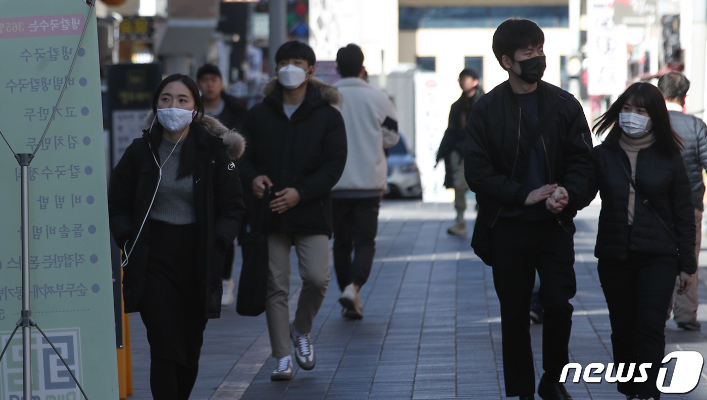 (울산=뉴스1) 윤일지 기자 = 신종 코로나바이러스 감염증(코로나19) 울산 첫 확진자가 신천지 울산교회에서도 예배를 본 것으로 확인된 23일 울산시 남구 무거동 신천지 울산교회와 …