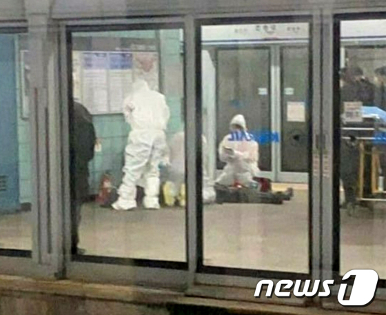 지하철 1호선서 60대 남성 쓰러져 사망...코로나 19는 음성