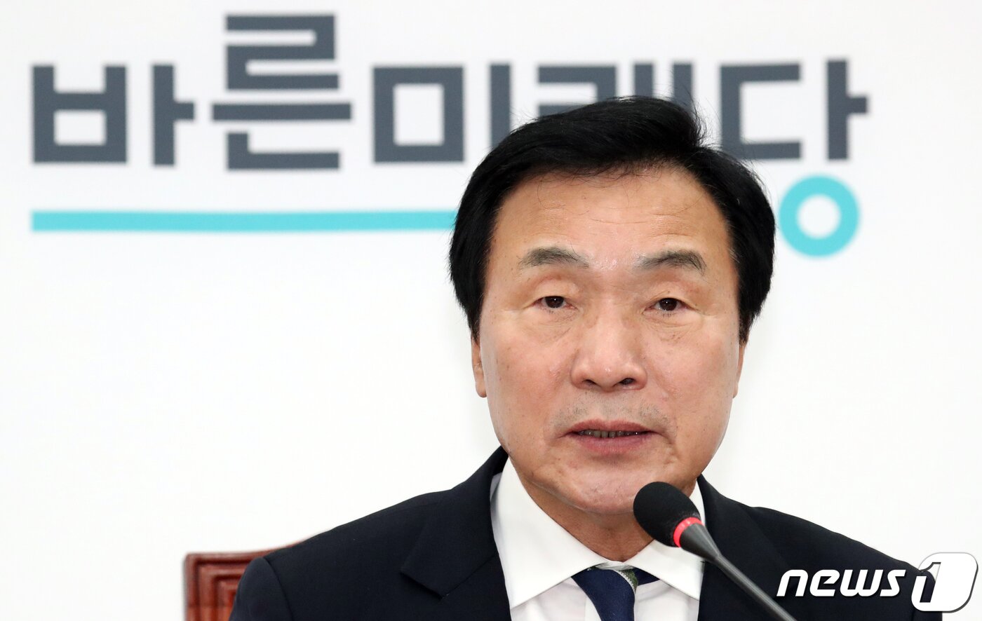 본문 이미지 - 손학규 바른미래당 대표가 24일 서울 여의도 국회에서 퇴임 기자회견을 하고 있다. 2020.2.24/뉴스1 ⓒ News1 김명섭 기자