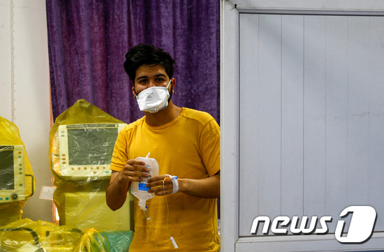 코로나19에 감염된 이란 신학생. © 로이터=뉴스1
