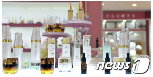 본문 이미지 - 북한의 화장품. (북한 선전매체 메아리 갈무리)ⓒ 뉴스1