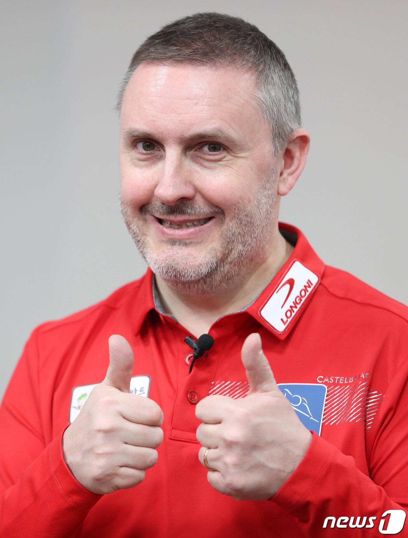 본문 이미지 - 프레드릭 쿠드롱이 26일 오후 서울 서초구 김치빌디어드 본사 스튜디오에서 뉴스1과 인터뷰를 중 포즈를 취하고 있다. 2020.2.26/뉴스1 ⓒ News1 박지혜 기자