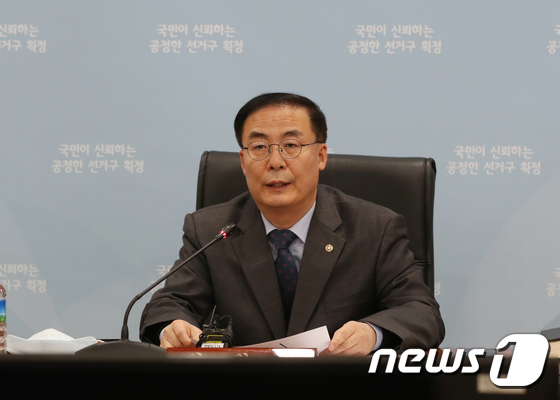 선거구획정위서 모두 발언하는 김세환 위원장