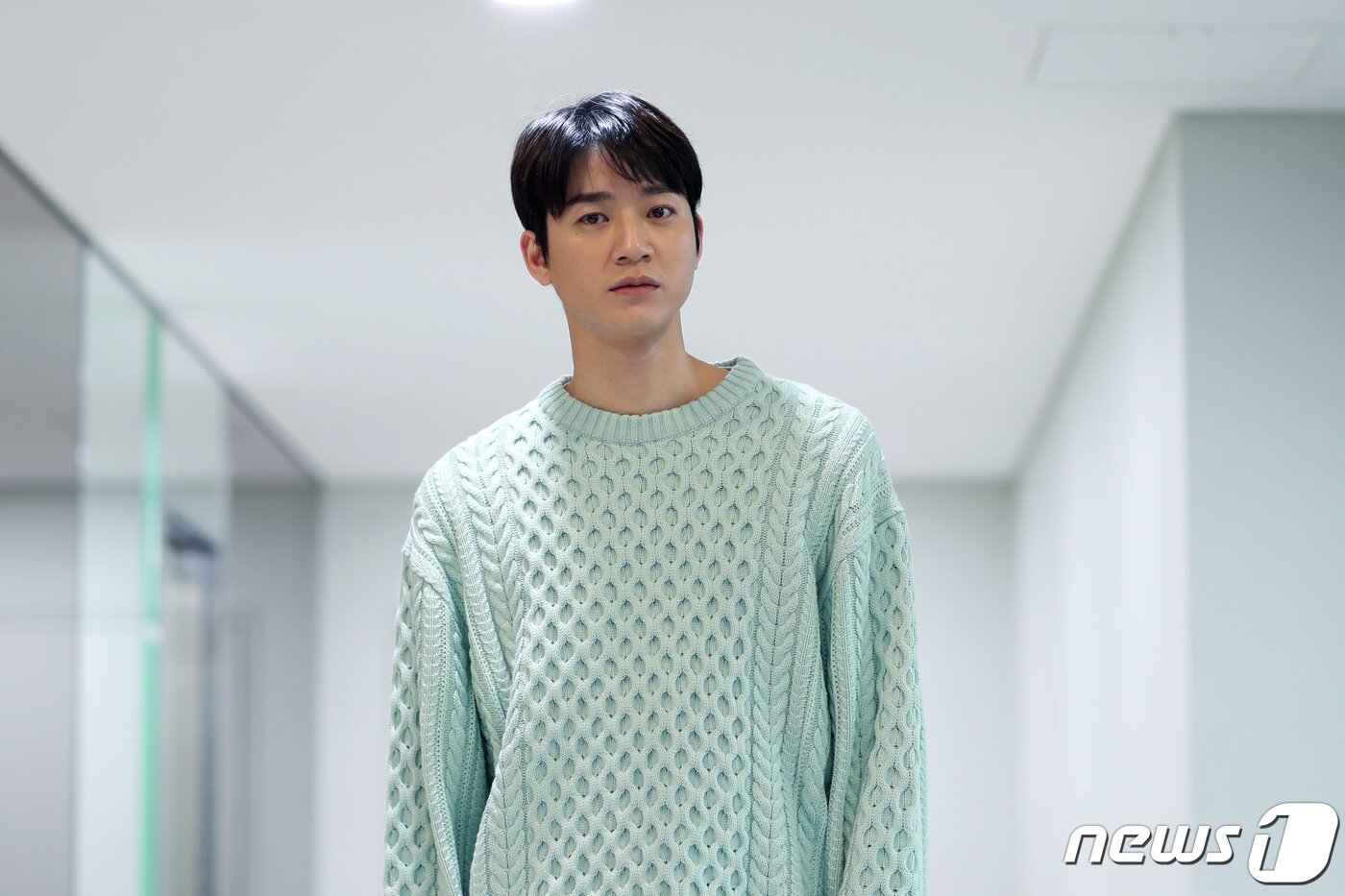 본문 이미지 - tvN 월화드라마 '블랙독'에 출연 중이 배우 유민규가 서울 종로구 뉴스1 본사를 찾아 인터뷰에 앞서 포즈를 취하고 있다. /뉴스1 ⓒ News1 황기선 기자