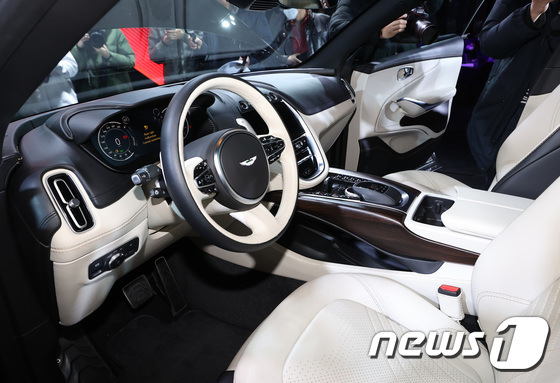 공개된 애스턴 마틴 첫 suv 내부 - 뉴스1 공개된 애스턴 마틴 첫 Suv 내부 - 뉴스1