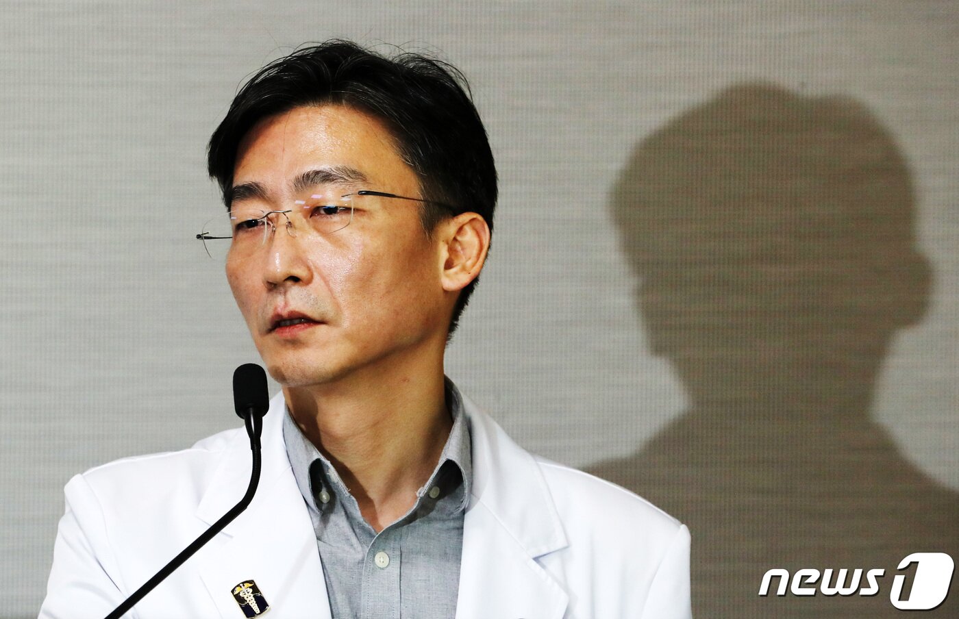 본문 이미지 - 이국종 아주대병원 교수가 2월5일 오전 경기 수원시 아주대병원 경기남부권역외상센터에서 입장을 밝히고 있다. 2020.2.5/뉴스1 ⓒ News1 조태형 기자