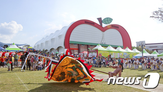 전북 장수군을 대표하는 ‘장수 한우랑 사과랑 축제’가 오는 10월 열린다.(장수군 제공)2020.2.6© 뉴스1