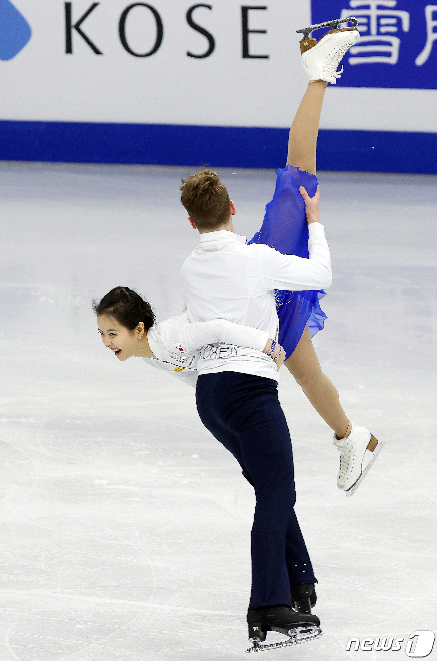 (서울=뉴스1) 이동해 기자 = 민유라-다니엘 이튼 조가 6일 서울 목동 아이스링크에서 열린 2020국제빙상경기연맹(ISU) 4대륙 피겨선수권대회에서 아이스댄스 리듬 댄스 연기에 …
