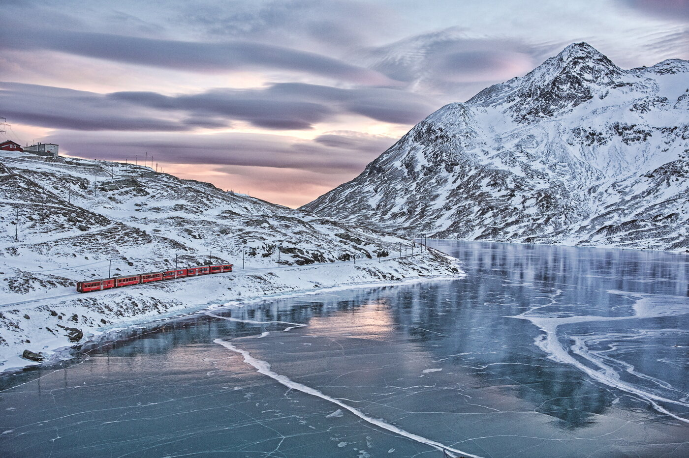 본문 이미지 - 알프스 깊숙이 다니는 베르니나 특급열차