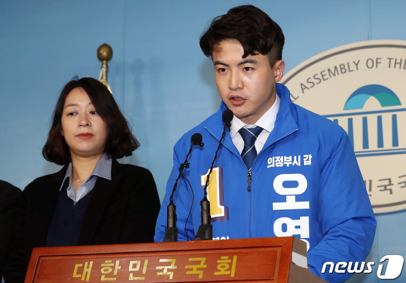 본문 이미지 - 더불어민주당 영입인재 오영환 전 소방관이 11일 오전 서울 영등포구 여의도 정론관에서 21대 총선 의정부시(갑) 출마 기자회견을 하고 있다. 2020.3.11/뉴스1 ⓒ News1 민경석 기자