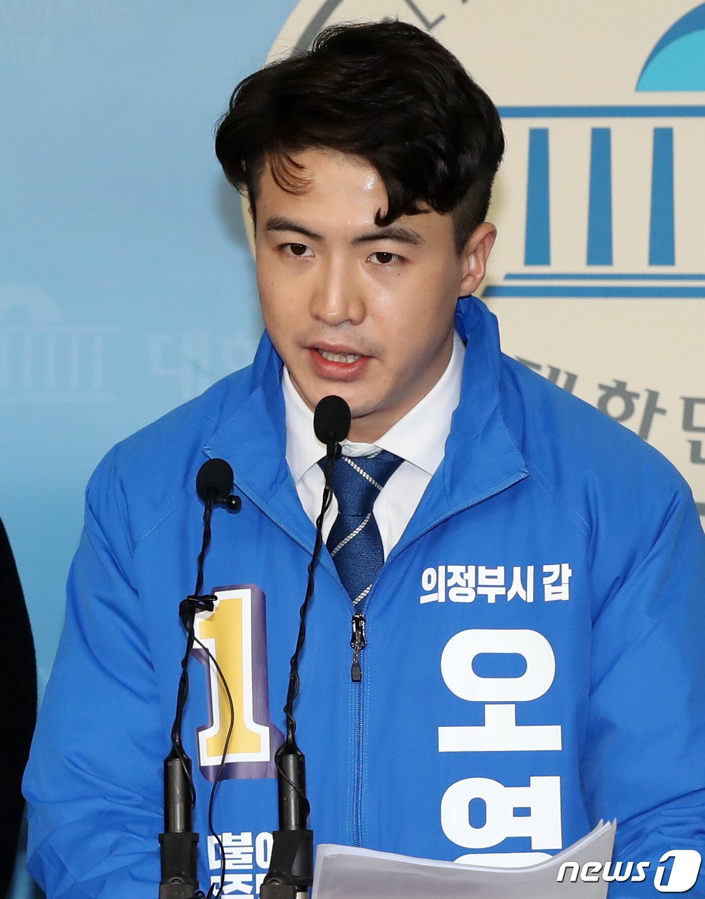 본문 이미지 - 더불어민주당 영입인재 오영환 전 소방관이 11일 오전 서울 영등포구 여의도 정론관에서 21대 총선 의정부시(갑) 출마 기자회견을 하고 있다. 2020.3.11/뉴스1 ⓒ News1 민경석 기자