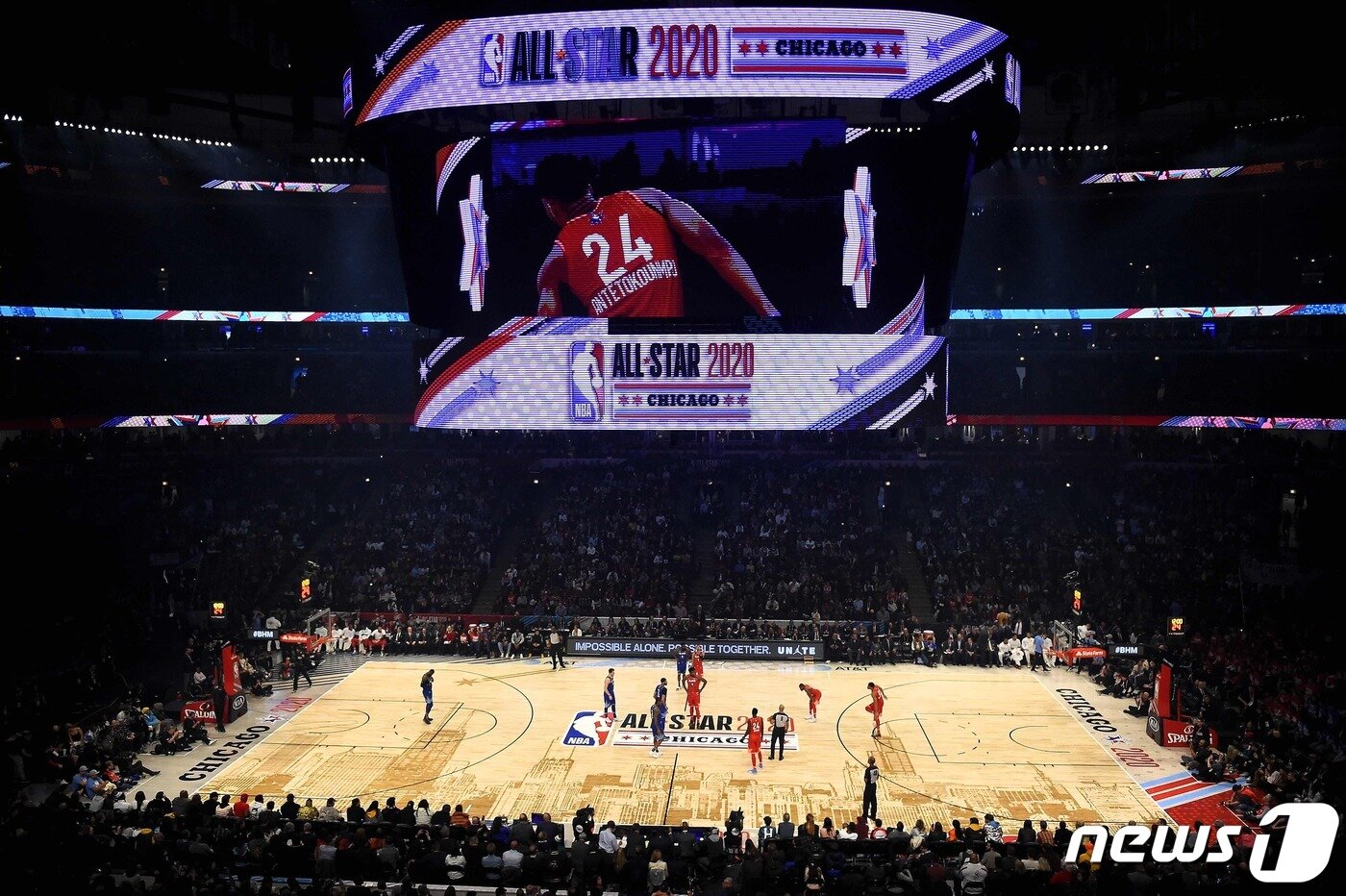 본문 이미지 - NBA 사무국은 유타 재즈 고베르 선수가 신종 코로나바이러스에 대한 양성반응 판정 후 이날 예정된 경기 이후 추가 공지가 있을 때까지 리그 일정을 중단한다"고 11일 밝혔다. ⓒ AFP=뉴스1 ⓒ News1 이동원 기자