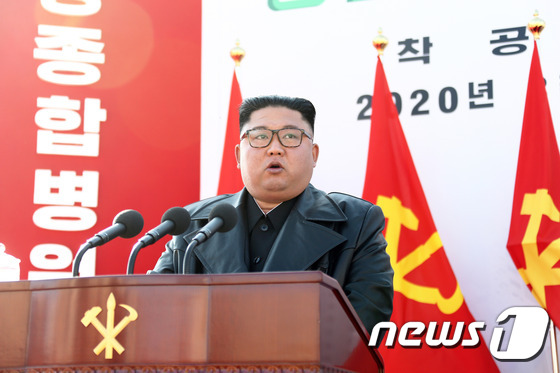 김정은 북한 국무위원장이 17일 진행된 평양종합병원 착공식에 참석했다고 노동당 기관지 노동신문이 18일 보도했다. © News1