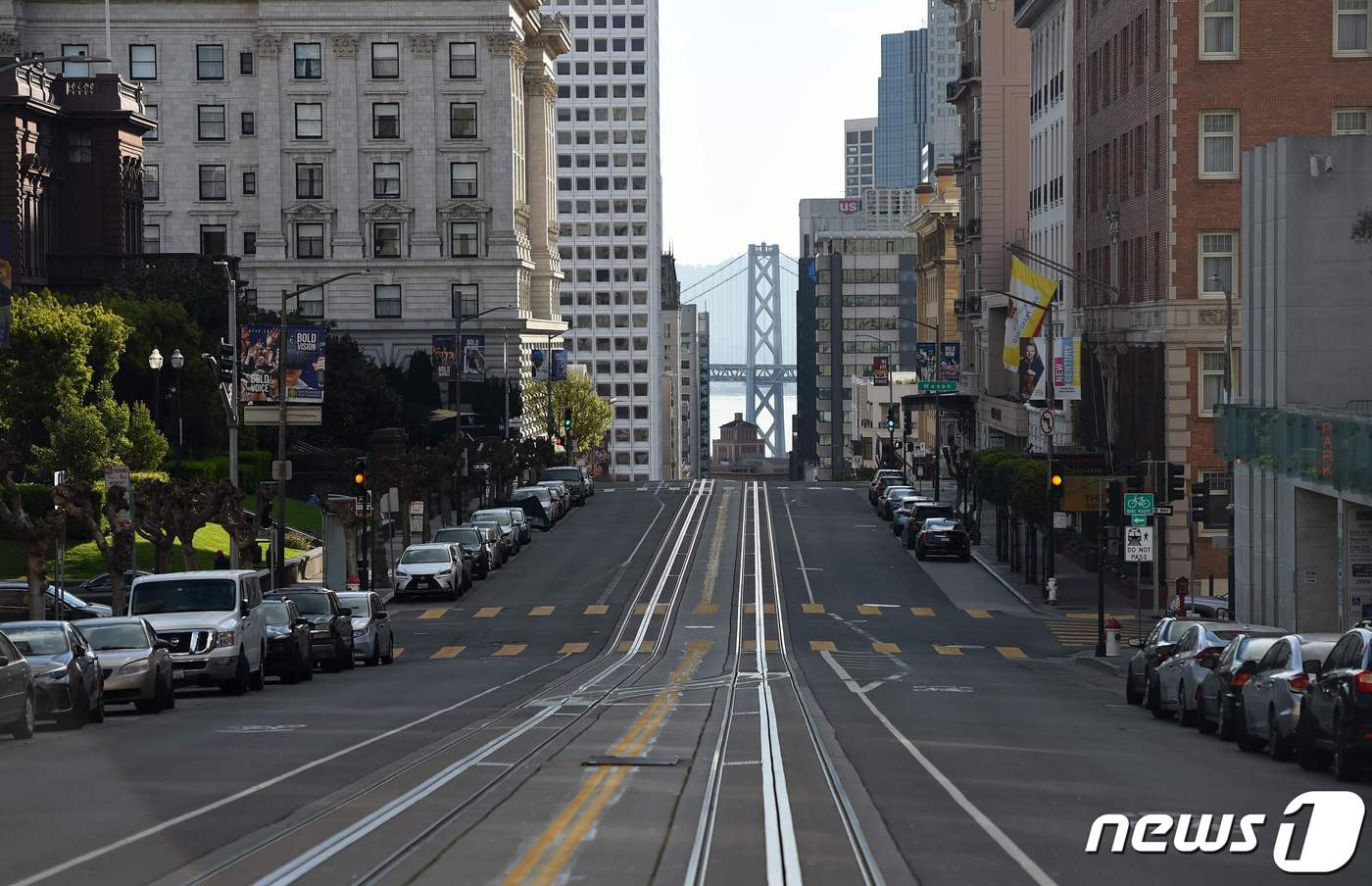 (샌프란시스코 AFP=뉴스1) 우동명 기자 = 17일 (현지시간) 코로나19 확산을 막기위한 이동제한으로 캘리포니아주 샌프란시스코의 거리가 인적이 끊겨 황량한 모습이 보인다.ⓒ A …