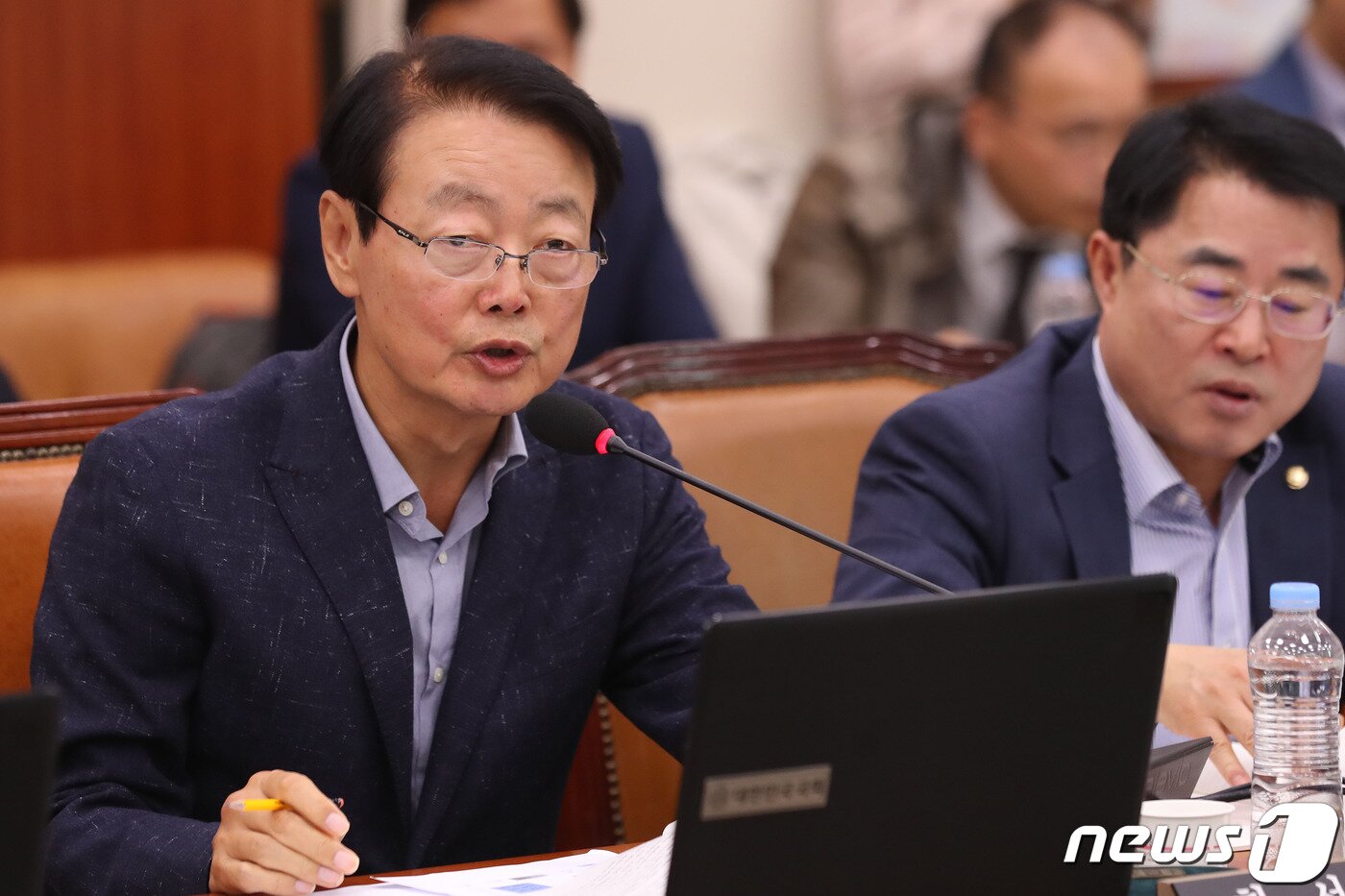 본문 이미지 - 한선교 자유한국당 의원이 10일 오전 서울 여의도 국회 문화체육관광위원회의 문화체육관광부 등에 대한 국정감사에서 발언을 하고 있다. 2018.10.10/뉴스1