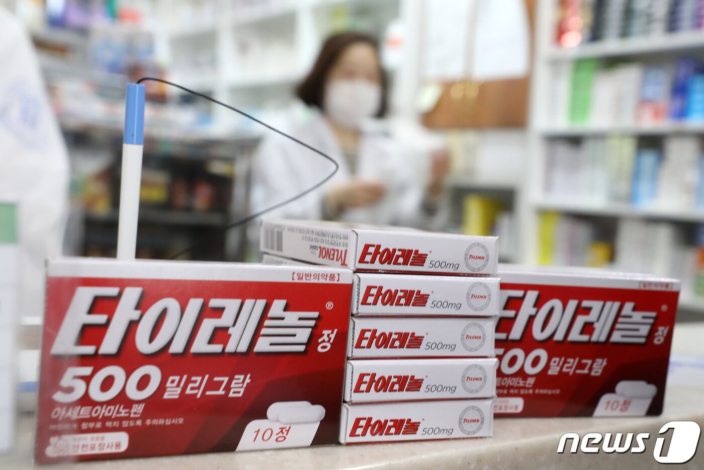 본문 이미지 - 서울 시내 한 약국에서 판매 중인 타이레놀. 2020.3.19/뉴스1 ⓒ News1 이동해 기자 &lt;자료사진&gt;