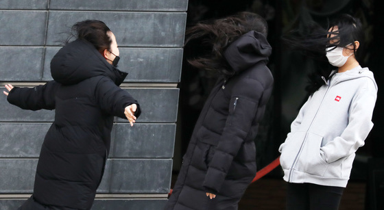 [오늘의 날씨] 강원(23일, 월)…아침 영하, 강풍·황사·미세먼지