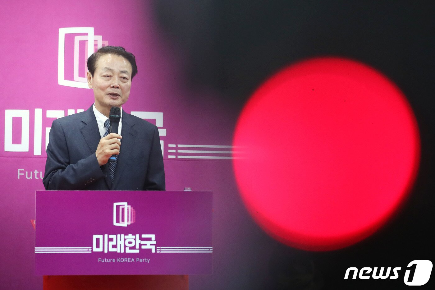 본문 이미지 - 한선교 미래한국당 대표가 19일 오후 서울 영등포구 당사에서 긴급 기자회견을 갖고 사퇴의 뜻을 밝히고 있다.2020.03.19/뉴스1 ⓒ News1 임세영 기자