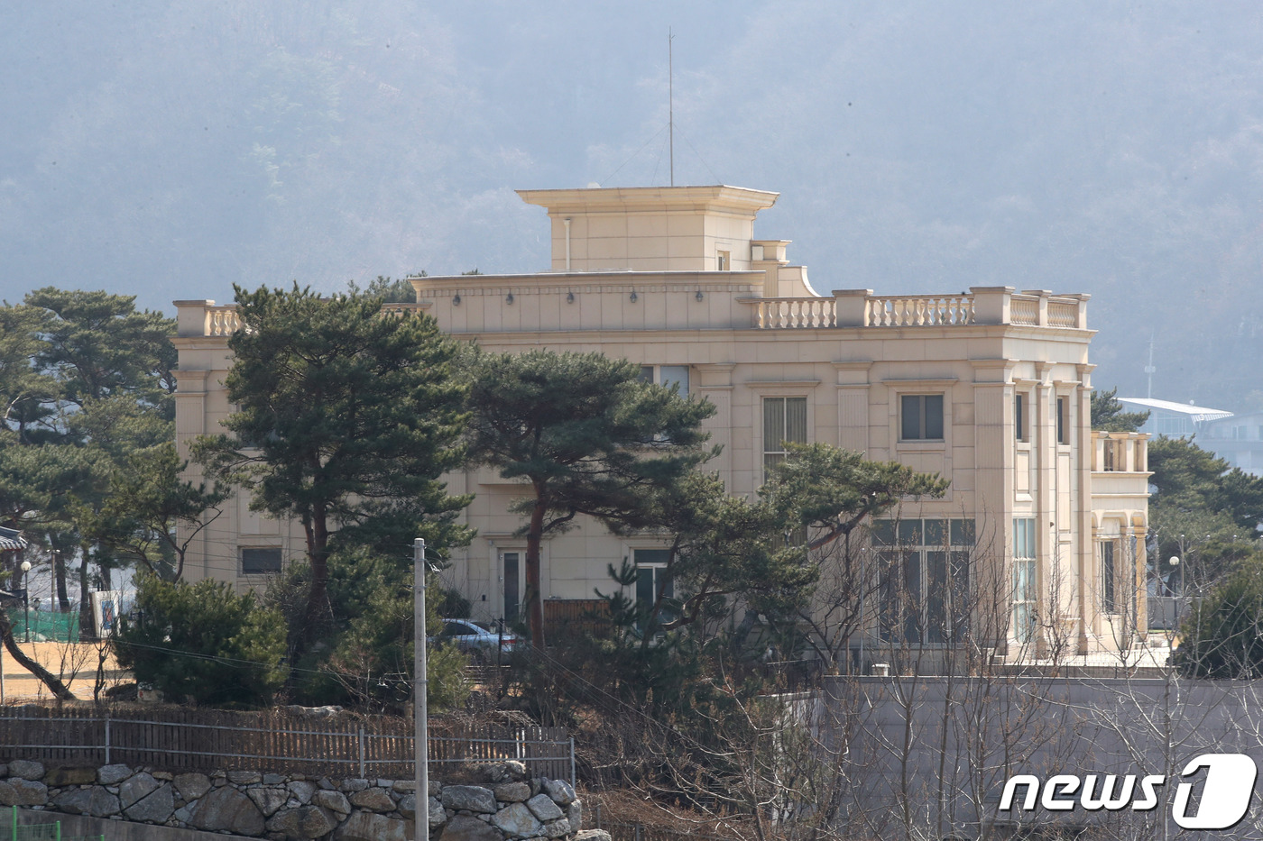 (가평=뉴스1) 이광호 기자 = 이만희 신천지예수교 증거장막성전(이하 신천지) 총회장의 코로나바이러스 감염증(코로나19) 사태 관련 기자회견이 예정된 2일 오후 경기 가평 신천지 …