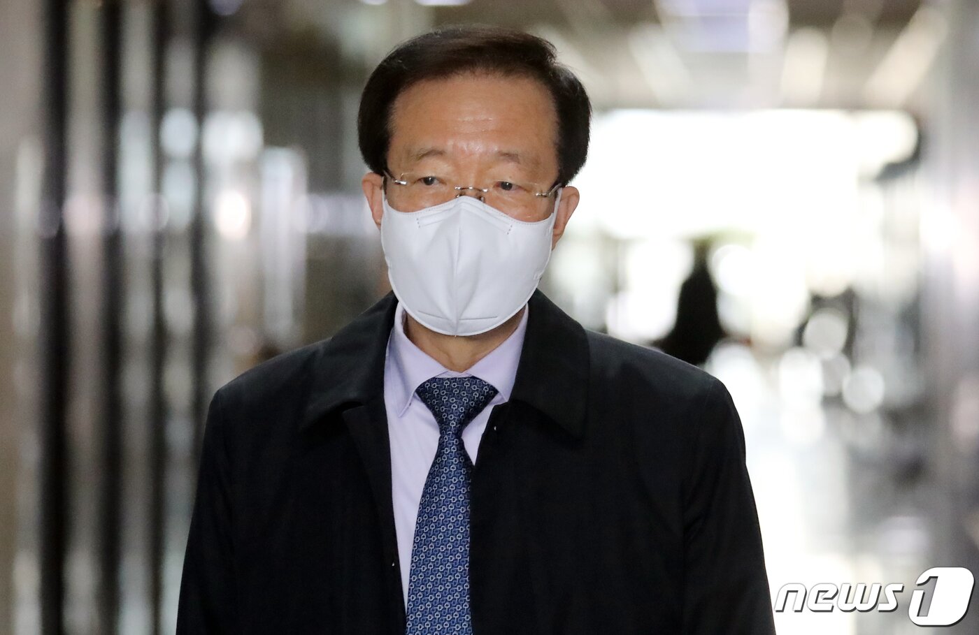 본문 이미지 - 이석연 미래통합당 공천관리위원회 위원장 권한대행이 20일 오후 서울 여의도 국회에서 열린 공천관리위원회 회의에 참석하고 있다. 2020.3.20/뉴스1 ⓒ News1 김명섭 기자