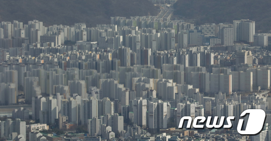  서울 도심 아파트 단지. 2020.3.20/뉴스1 © News1 이동해 기자