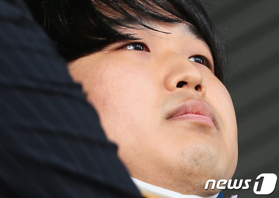 본문 이미지 - 텔레그램에서 미성년자를 포함한 최소 74명의 성 착취물을 제작·유포한 혐의를 받는 '박사방' 운영자 조주빈(25) ⓒ News1 송원영 기자