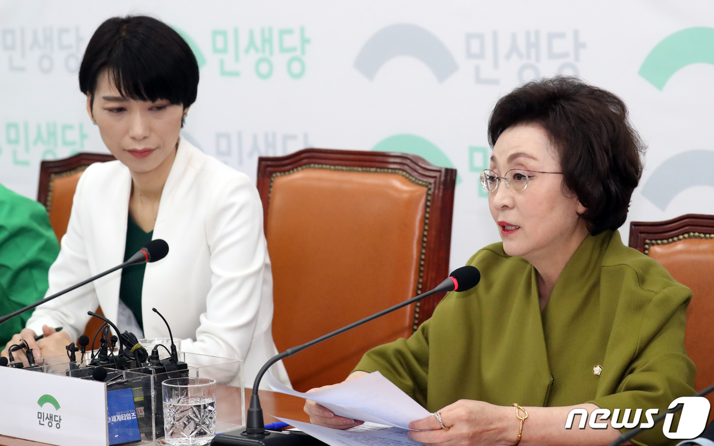 (서울=뉴스1) 김명섭 기자 = 장정숙 민생당 원내대표가 25일 서울 여의도 국회에서 열린 최고위원회의에서 발언을 하고 있다. 2020.3.25/뉴스1