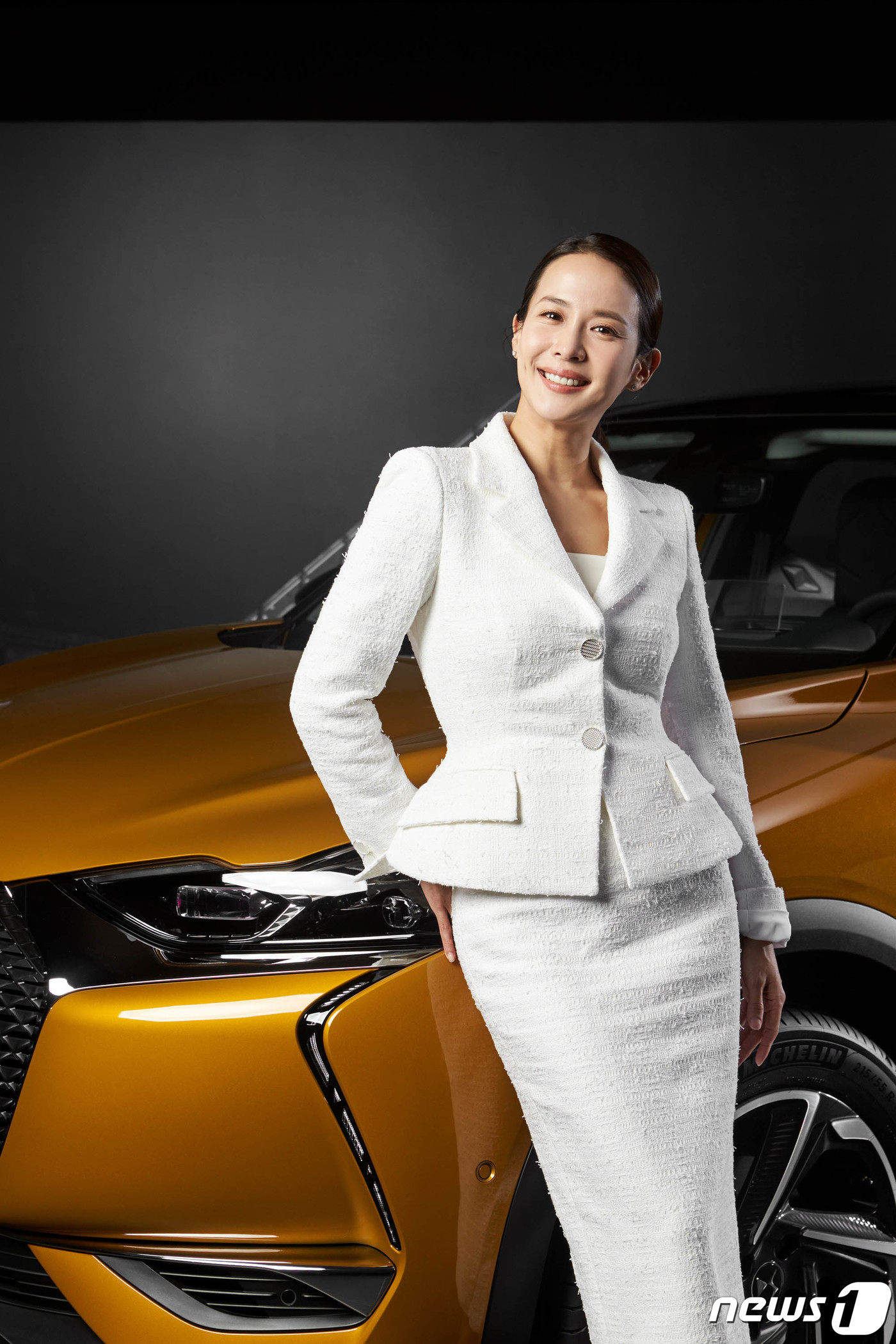 (서울=뉴스1) = DS 오토모빌이 25일 브랜드 공식 유튜브와 소셜네트워크 채널을 통해 배우 조여정의 홍보대사 위촉 기념 인터뷰 영상을 공개했다.영상 속에서 조여정은 우아한 골드 …