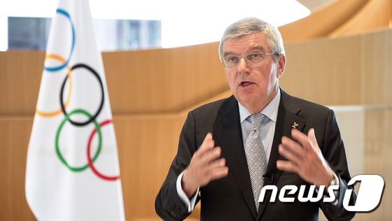 바흐 IOC 회장 “도쿄-베이징 올림픽 참가자들에게 백신 제공”
